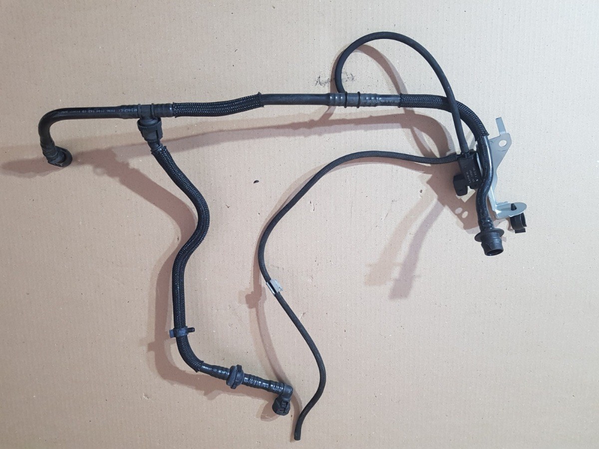 Запчасть клапан вентиляции топливного бака BMW 5-Series 2011 F10 N55B30 Hybrid 5 11747810831 контрактная Клапан вентиляции топливного бака BMW 5-Series 2011 F10 N55B30 Hybrid 5 11747810831 контрактная