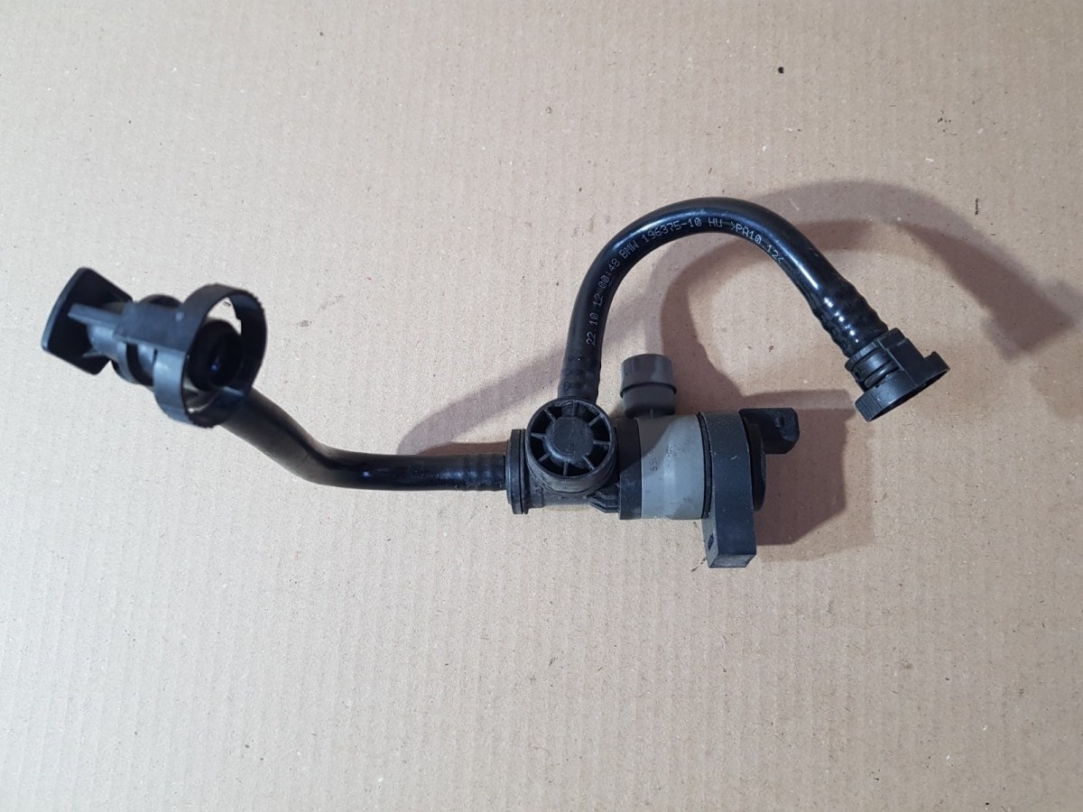 Запчасть клапан вентиляции топливного бака BMW 5-Series 2011 F10 N55B30 Hybrid 5 13907636154 контрактная Клапан вентиляции топливного бака BMW 5-Series 2011 F10 N55B30 Hybrid 5 13907636154 контрактная