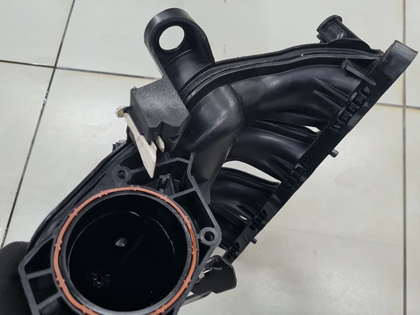 Система впуска BMW 1 F20 N13 Система впуска BMW 1 F20 N13