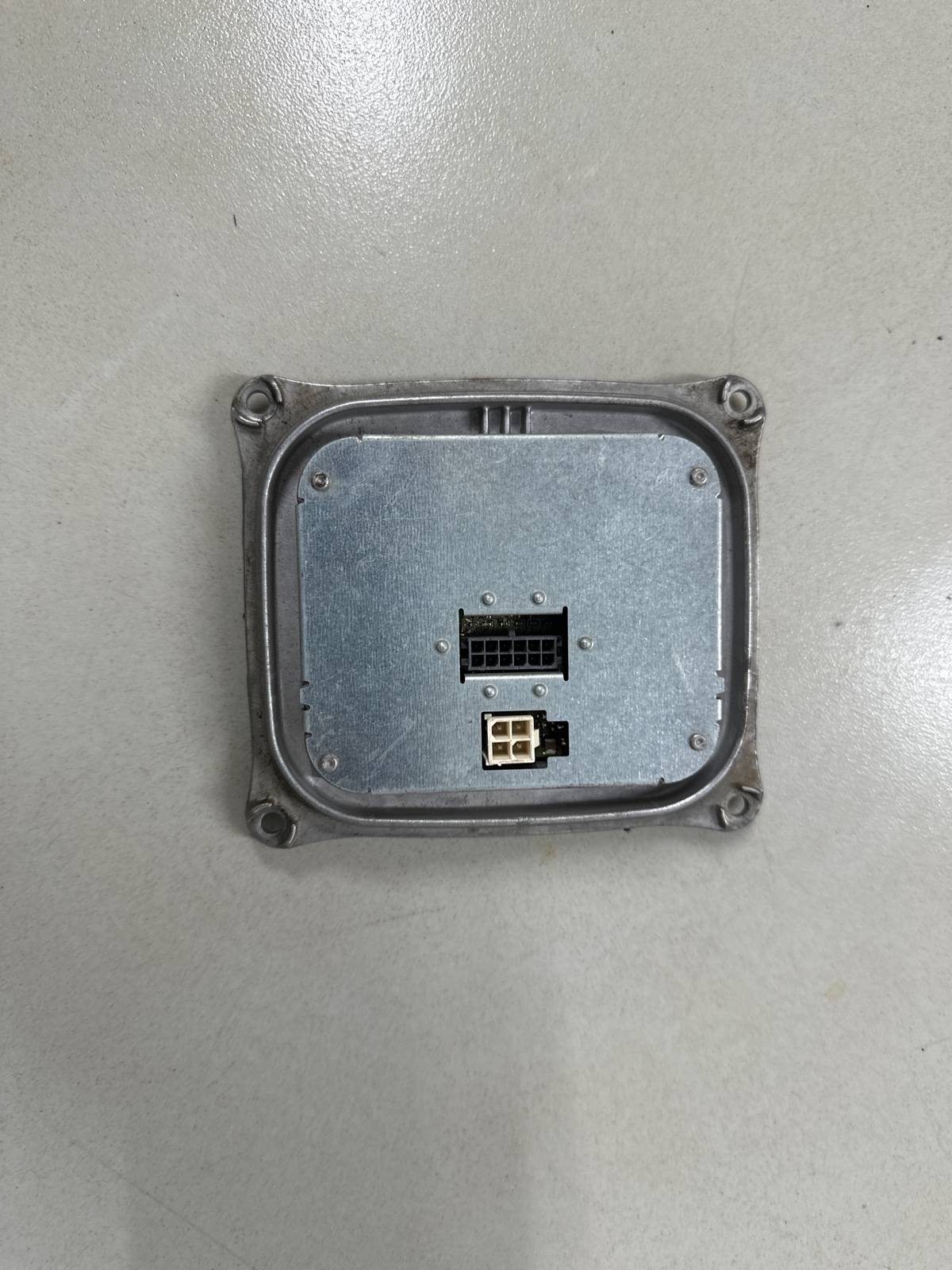 Блок управления ксеноновыми фарами 5-Series 2008 E63 N62B48