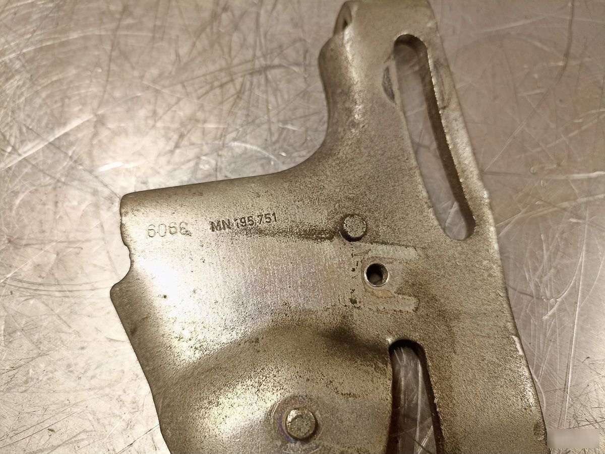 Кронштейн натяжителя Mitsubishi 4A91