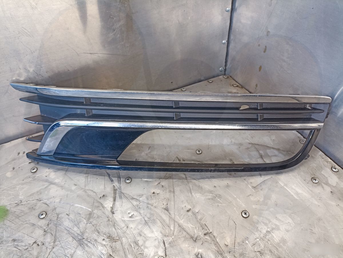 Оправа ПТФ правая Passat B7
