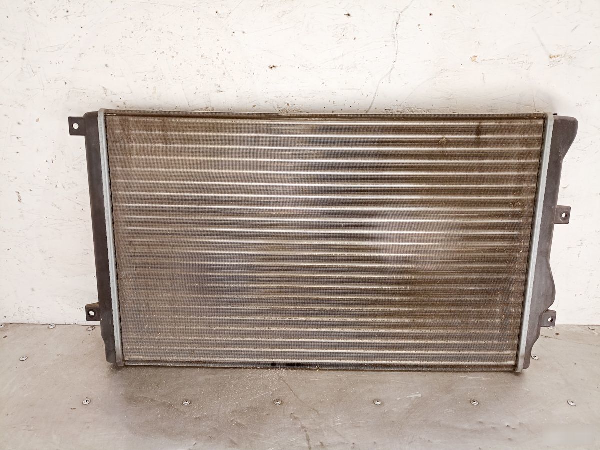Радиатор охлаждения Volkswagen Passat B7 1K0121253BB контрактная