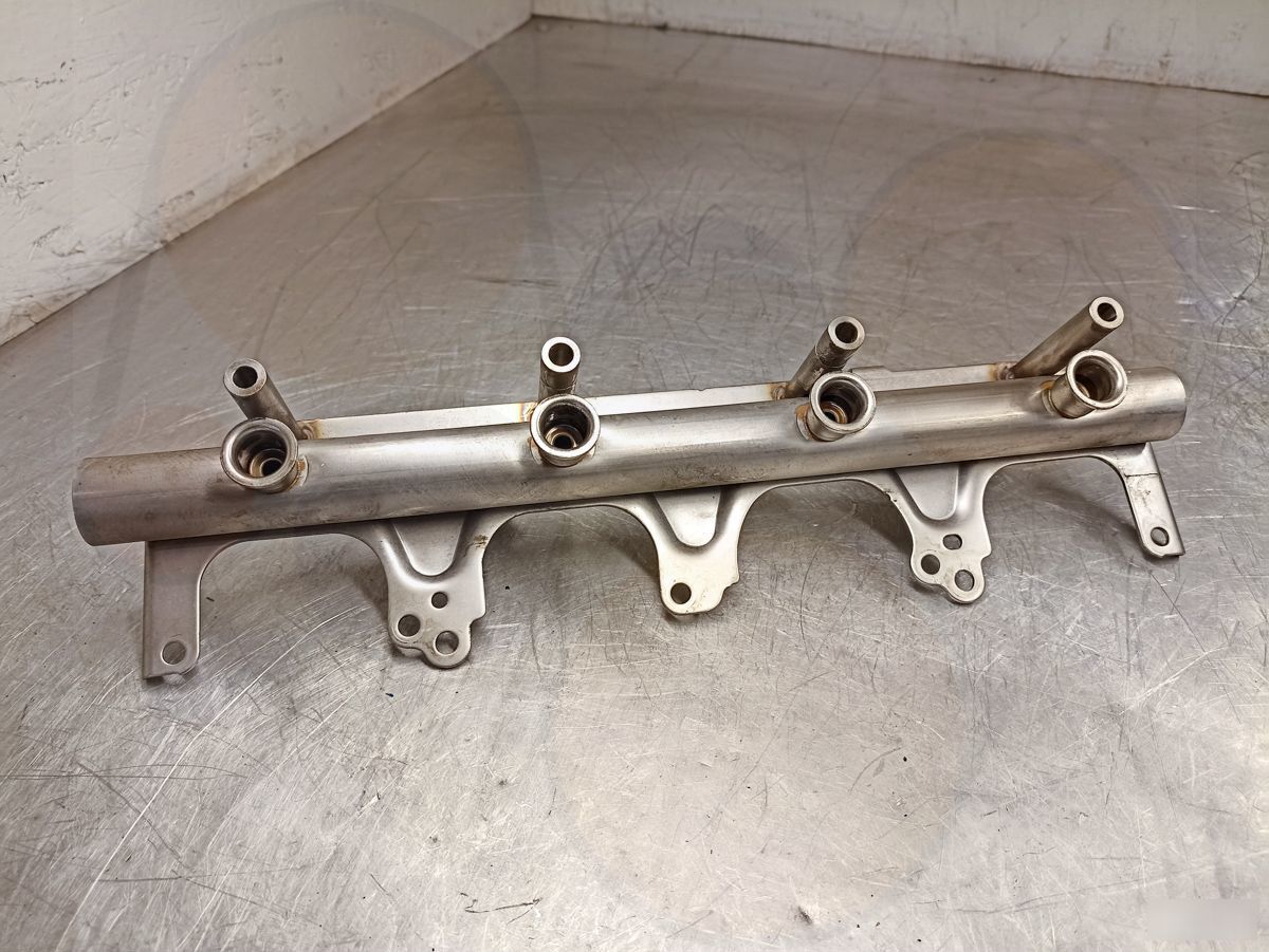 Рампа топливная Volkswagen 06F133317L контрактная