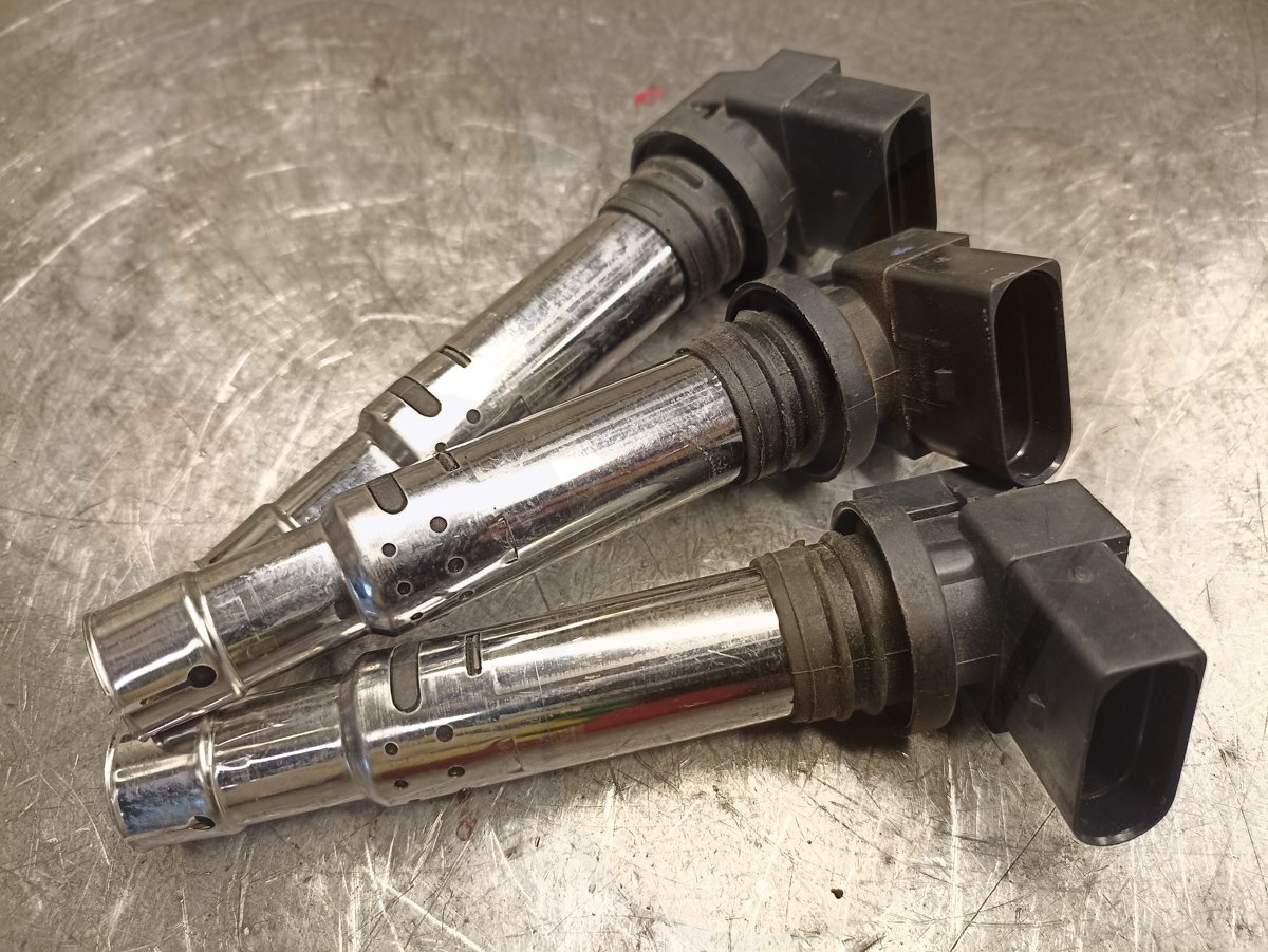 Катушка зажигания 036905715F VAG