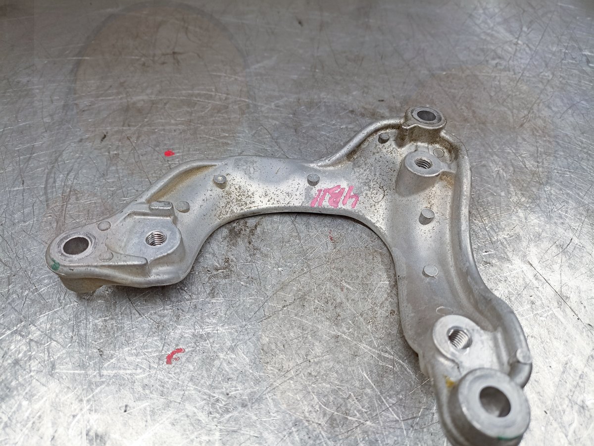 Кронштейн кондиционера 7813A218 Mitsubishi 4B11 7813A218 контрактная