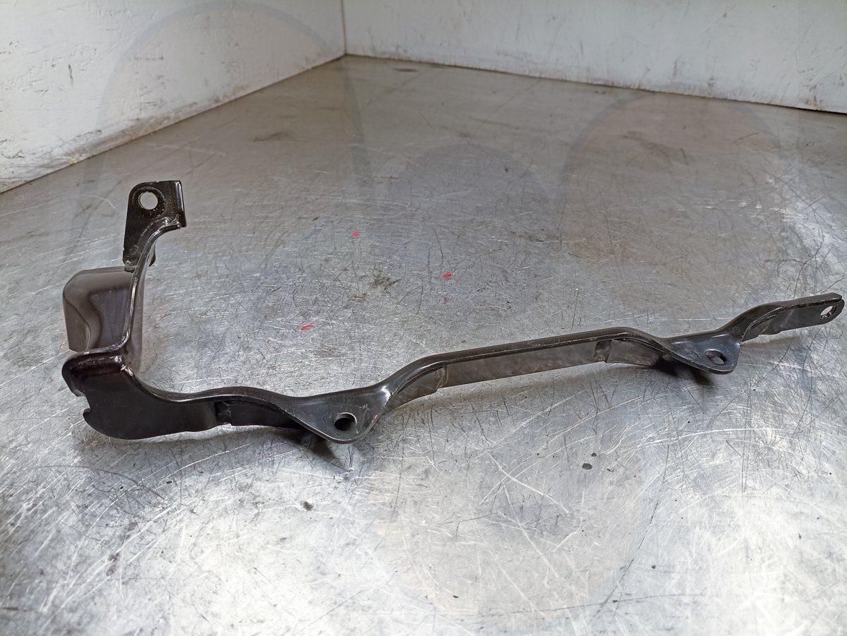 Кронштейн впускного коллектора 1540A245 Mitsubishi 4B11 1540A245 контрактная