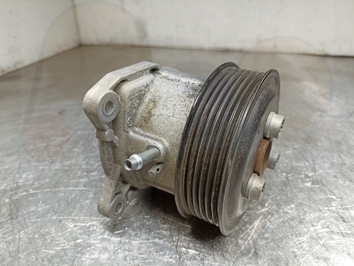 Помпа водяная 03F121004E VAG 03F121004E контрактная