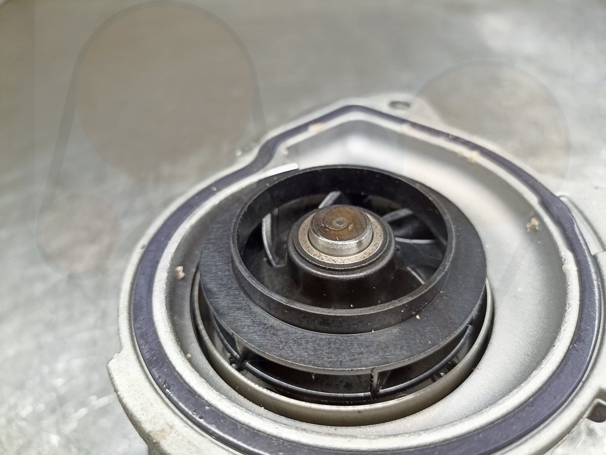 Помпа водяная 03F121004E VAG