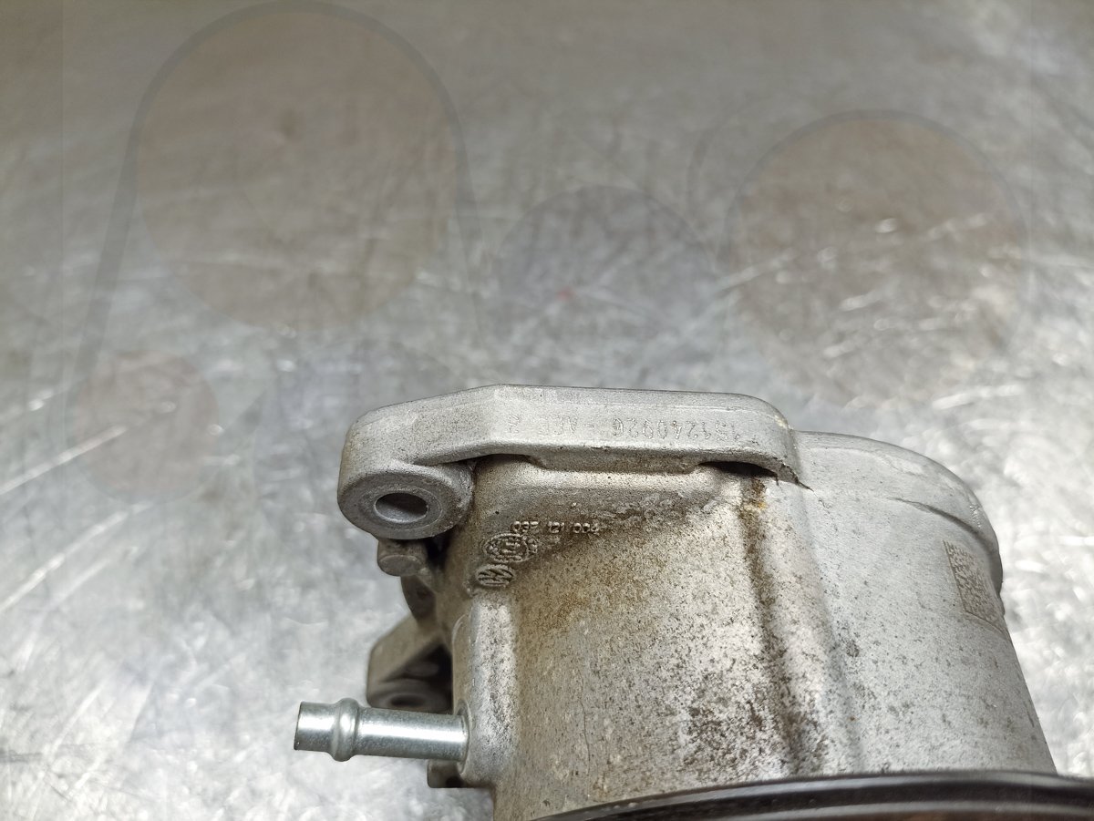 Помпа водяная 03F121004E VAG