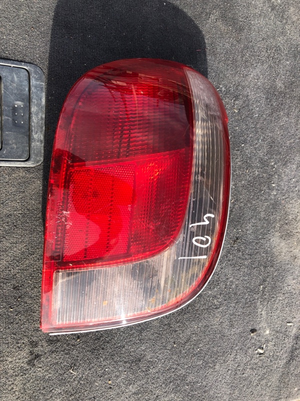 Стоп-сигнал Toyota Vitz SCP10 задний левый (б/у)