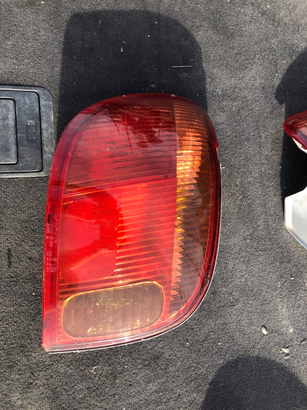 Стоп-сигнал Toyota Vitz SCP10 задний левый (б/у)