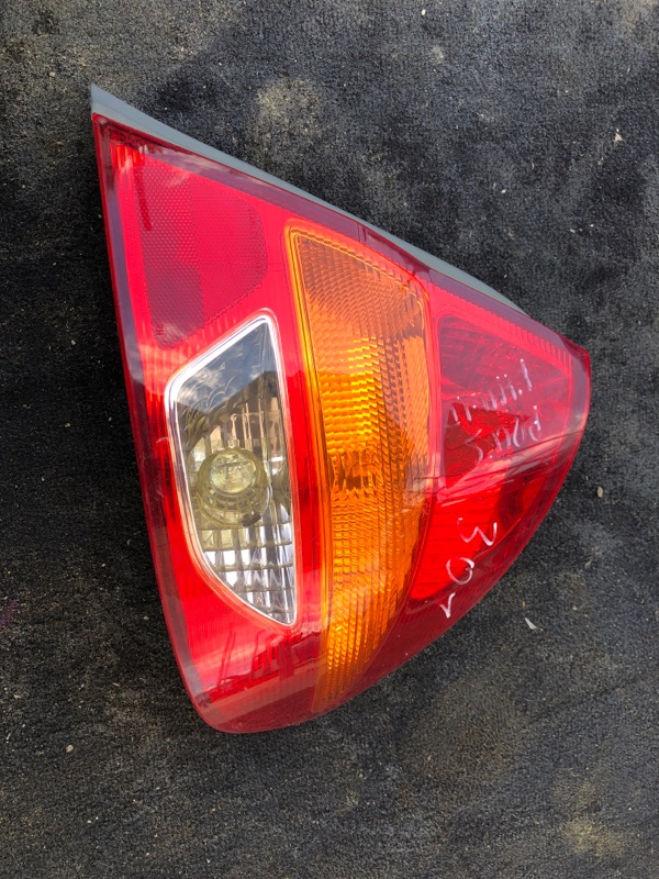 Стоп-сигнал Toyota Prius NHW10 задний правый (б/у)