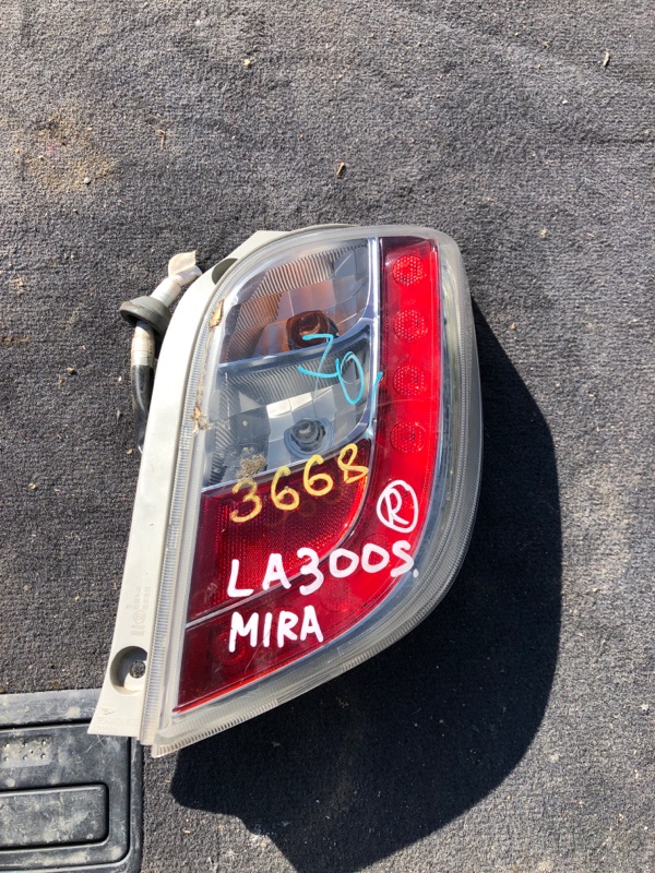 Стоп-сигнал Daihatsu Mira LA300S задний правый (б/у)