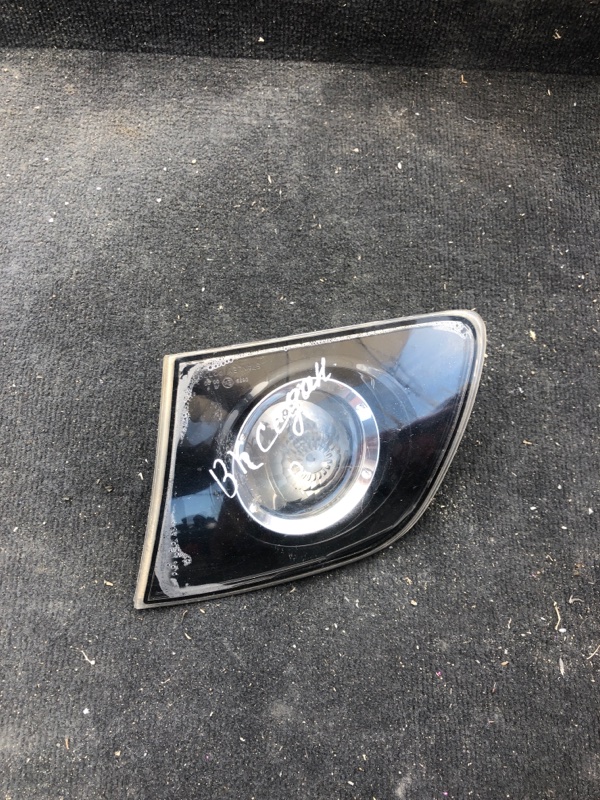 Стоп-сигнал в крышку багажника Mazda 3 BK правый (б/у)