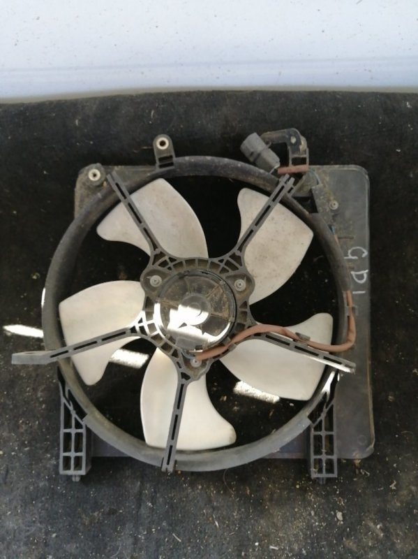 Диффузор радиатора Honda Fit GD1 (б/у)
