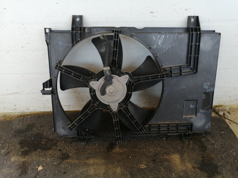 Диффузор радиатора Nissan Wingroad Y12 (б/у)