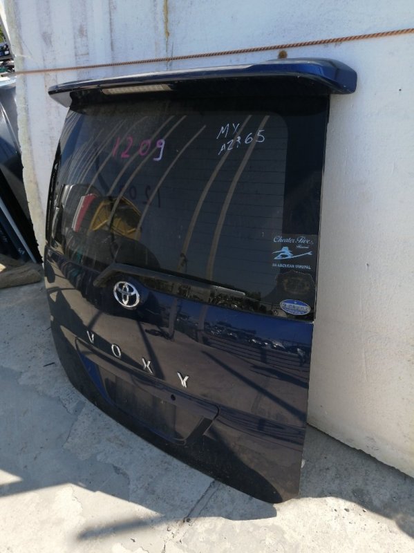 Дверь багажника Toyota Voxy AZR60 (б/у)