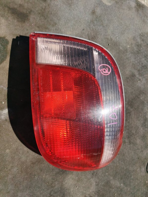 Стоп-сигнал Toyota Vitz SCP10 задний правый (б/у)
