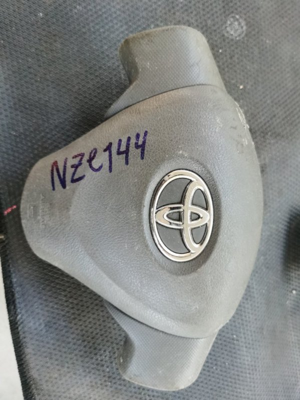 Аирбаг на руль Toyota Fielder NZE144 (б/у)