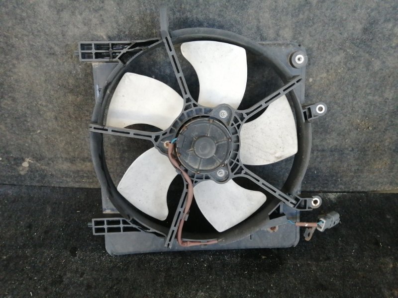 Диффузор радиатора Honda Fit GD1 (б/у)