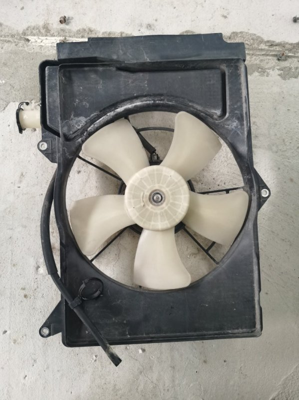 Диффузор радиатора Toyota Sienta NCP81 1NZ (б/у)