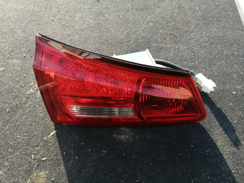 Стоп-сигнал в крышку багажника Lexus Is250 GSE20 левый (б/у)