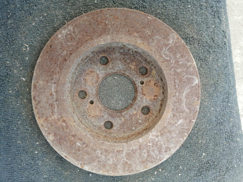 Тормозной диск Toyota Auris NZE151 1NZ задний (б/у)
