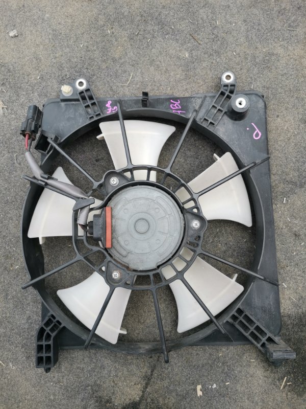 Диффузор радиатора Honda Fit GE6 левый (б/у)