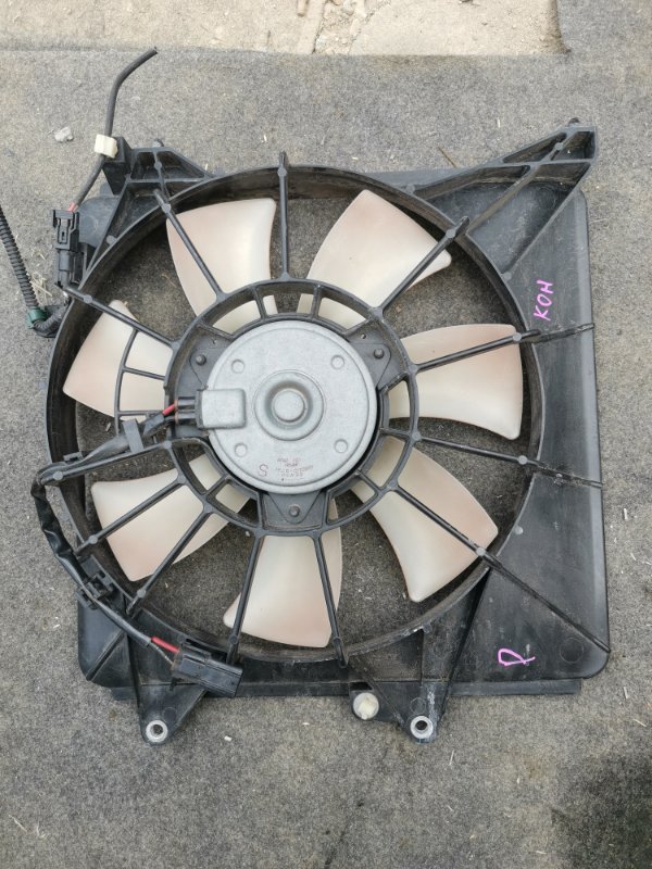 Диффузор радиатора Honda Fit GE6 правый (б/у)