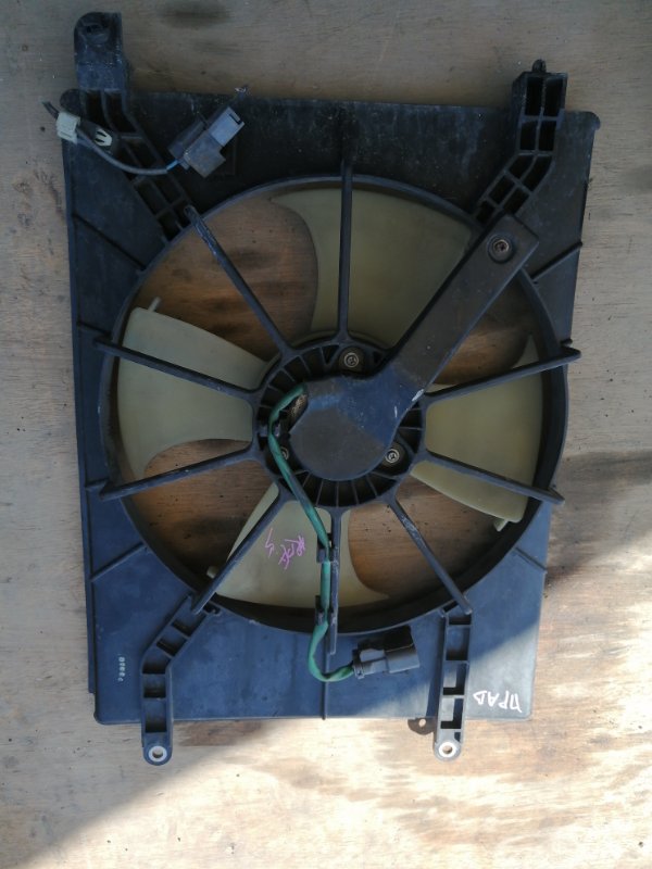 Диффузор радиатора Honda Stepwgn RF5 K20A правый (б/у)