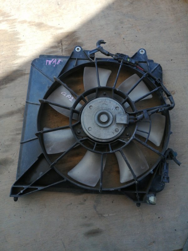 Диффузор радиатора Honda Fit GE6 L13A правый (б/у)
