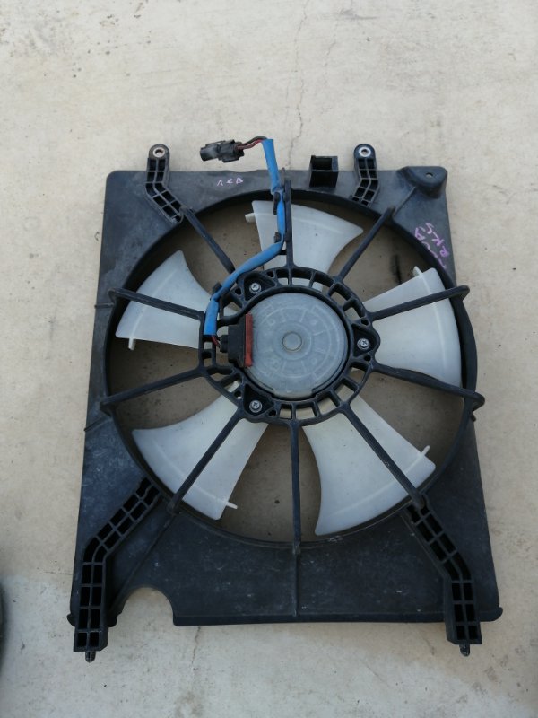 Диффузор радиатора Honda Stepwgn RK5 левый (б/у)