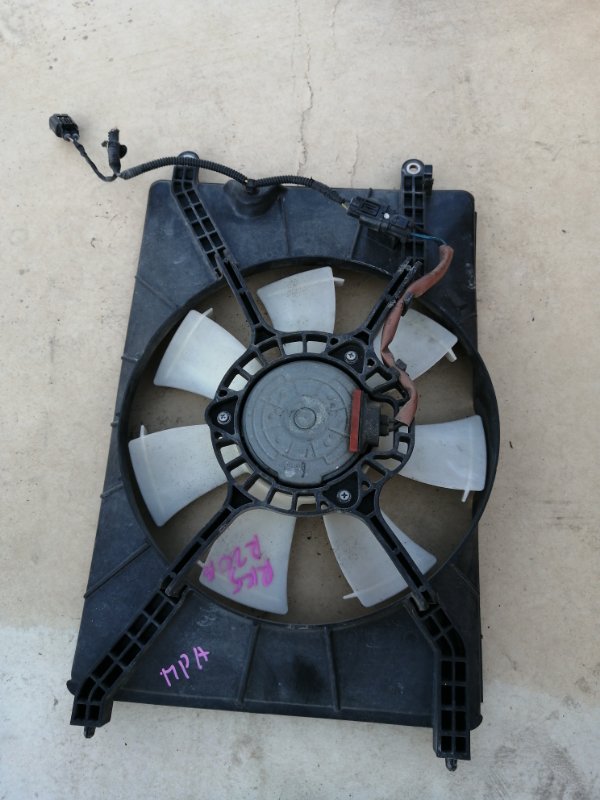 Диффузор радиатора Honda Stepwgn RK5 правый (б/у)
