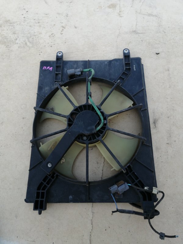 Диффузор радиатора Honda Stepwgn RF6 правый (б/у)
