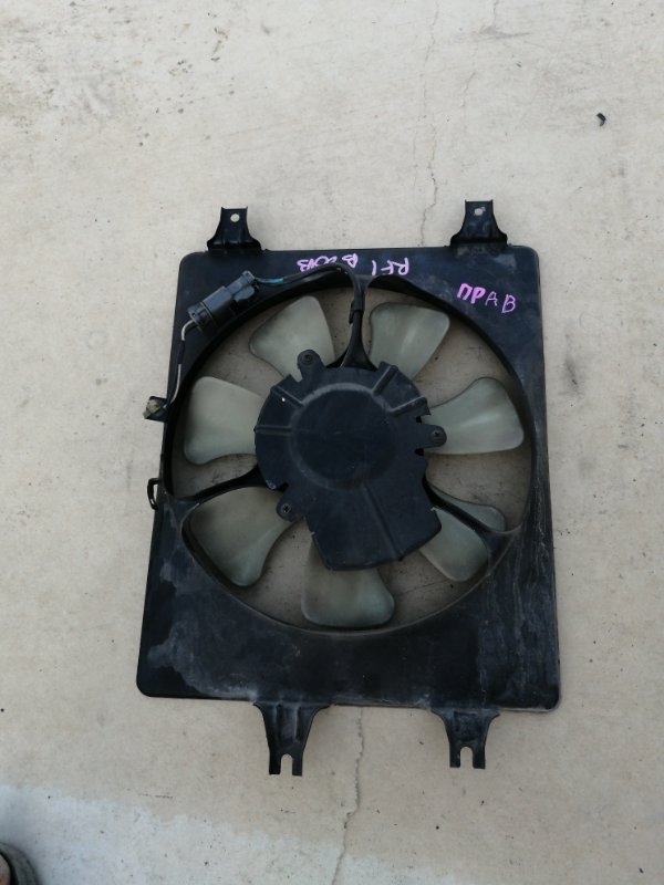 Диффузор радиатора Honda Stepwgn RF1 B20B правый (б/у)