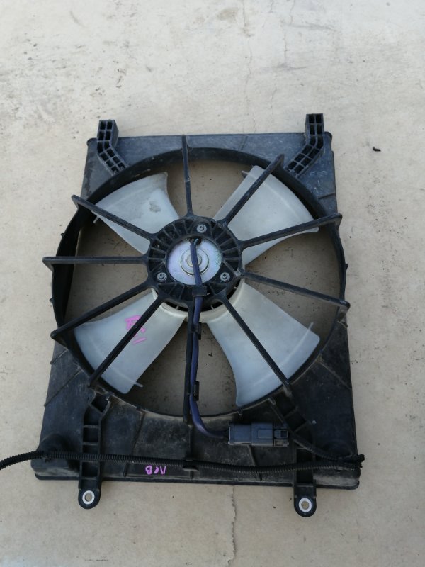 Диффузор радиатора Honda Stepwgn RG1 левый (б/у)