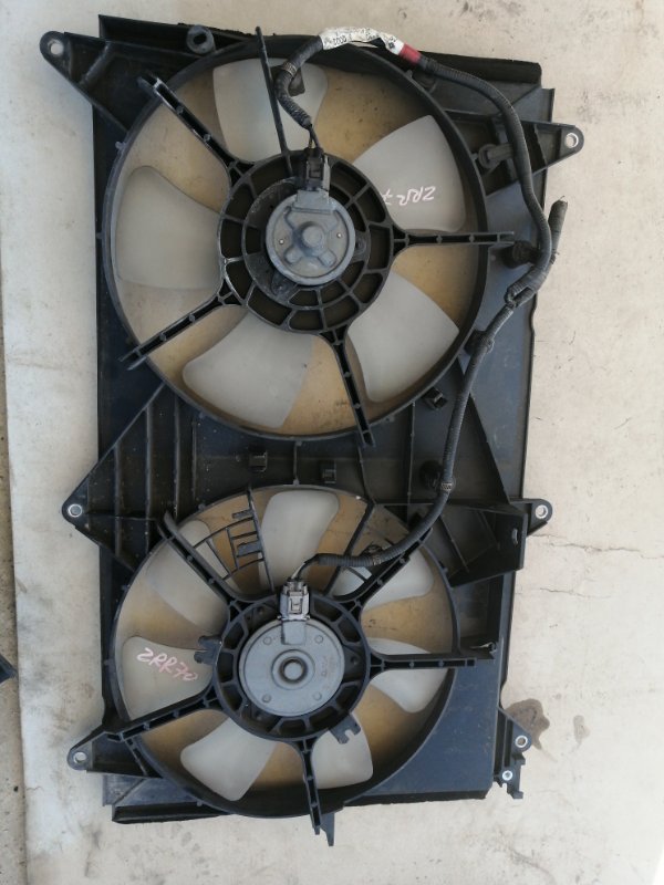 Диффузор радиатора Toyota Noah ZZR70 (б/у)