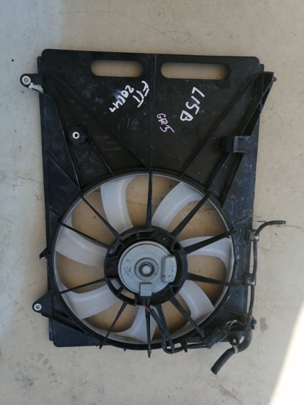 Диффузор радиатора Honda Fit GP5 (б/у)