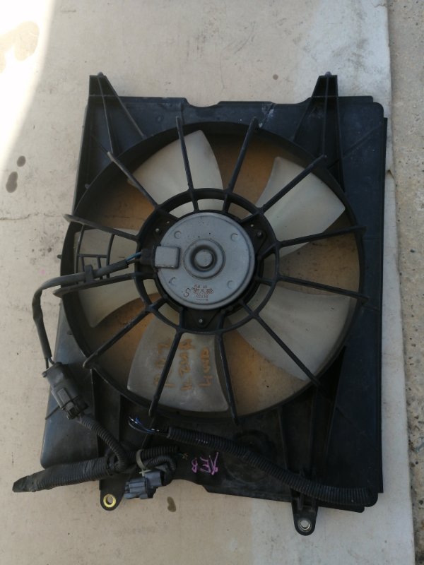 Диффузор радиатора Honda Elysion RR2 левый (б/у)