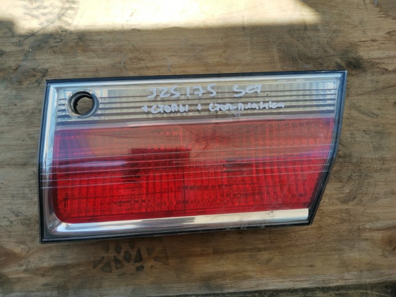 Стоп-сигнал в крышку багажника Toyota Crown JZS175 правый (б/у)