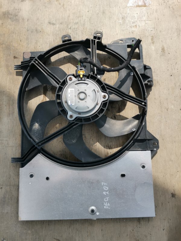 Диффузор радиатора Peugeot 207 (б/у)
