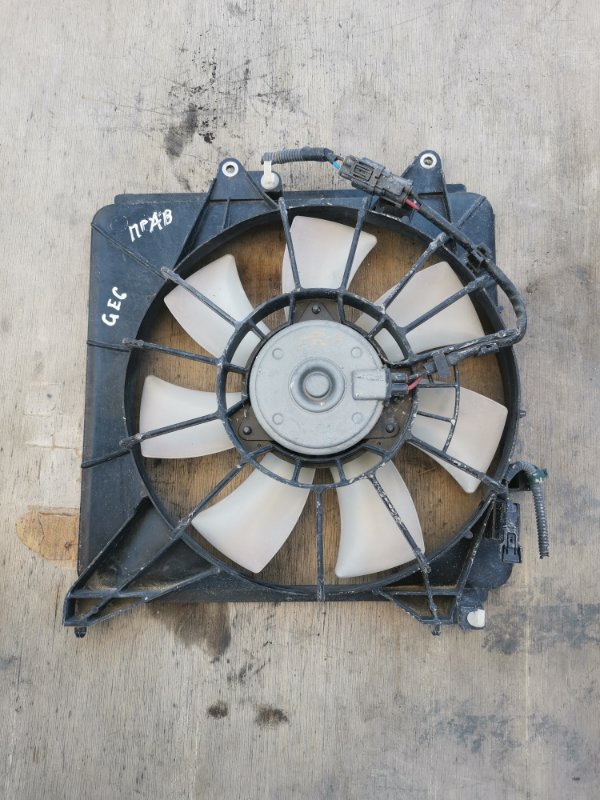 Диффузор радиатора Honda Fit GE6 правый (б/у)