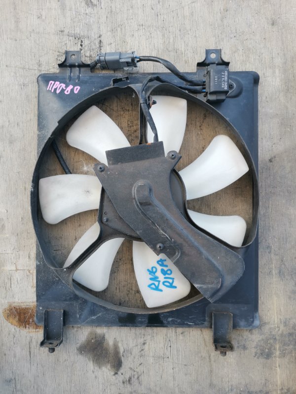 Диффузор радиатора Honda Stream RN6 R18A правый (б/у)