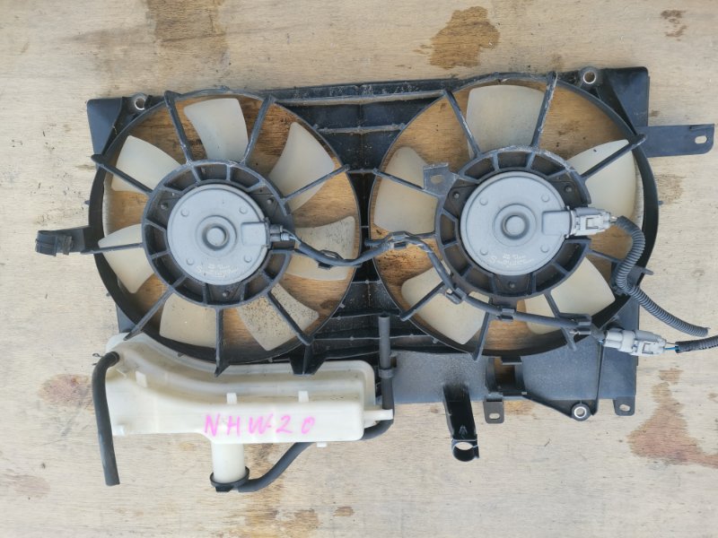 Диффузор радиатора Toyota Prius NHW20 (б/у)