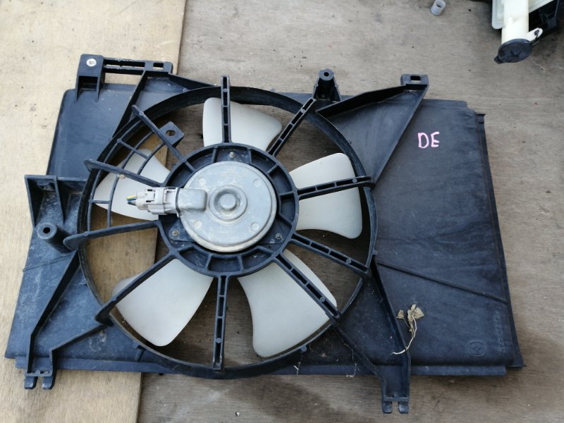 Диффузор радиатора Mazda Demio DE (б/у)