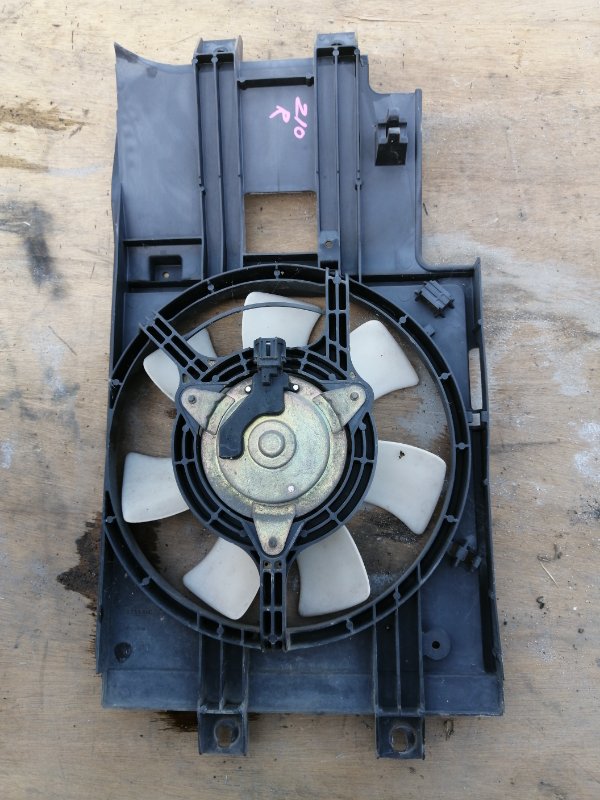 Диффузор радиатора Nissan Cube AZ10 правый (б/у)