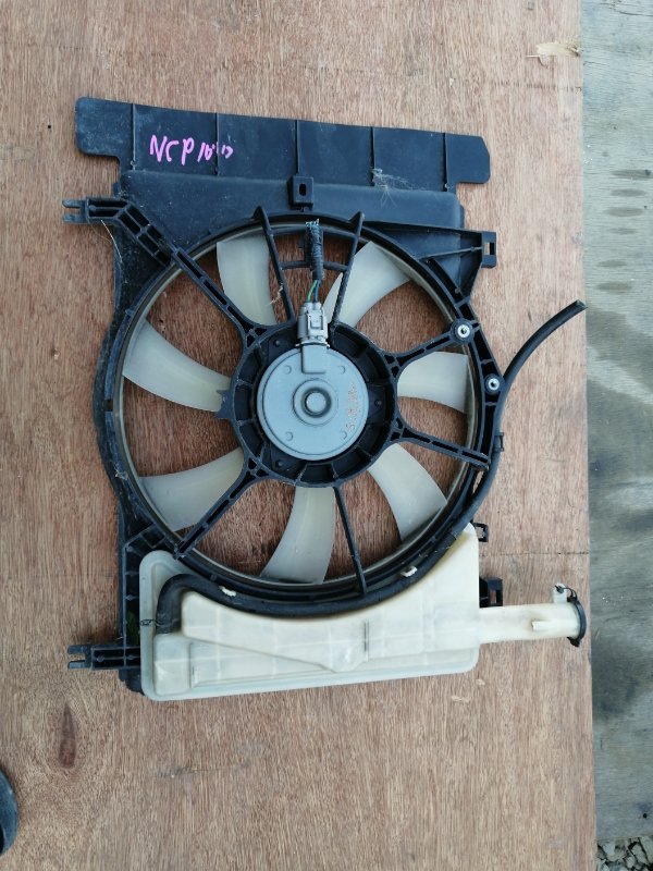 Диффузор радиатора Toyota Ractis NCP100 (б/у)