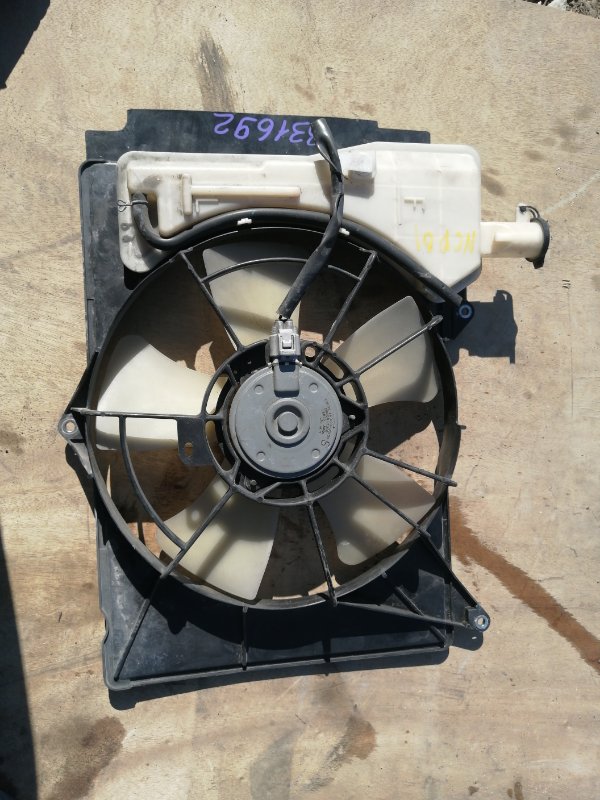 Диффузор радиатора Toyota Sienta NCP81 1NZ (б/у)