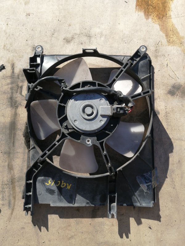 Диффузор радиатора Toyota Passo KGC10 1KR (б/у)